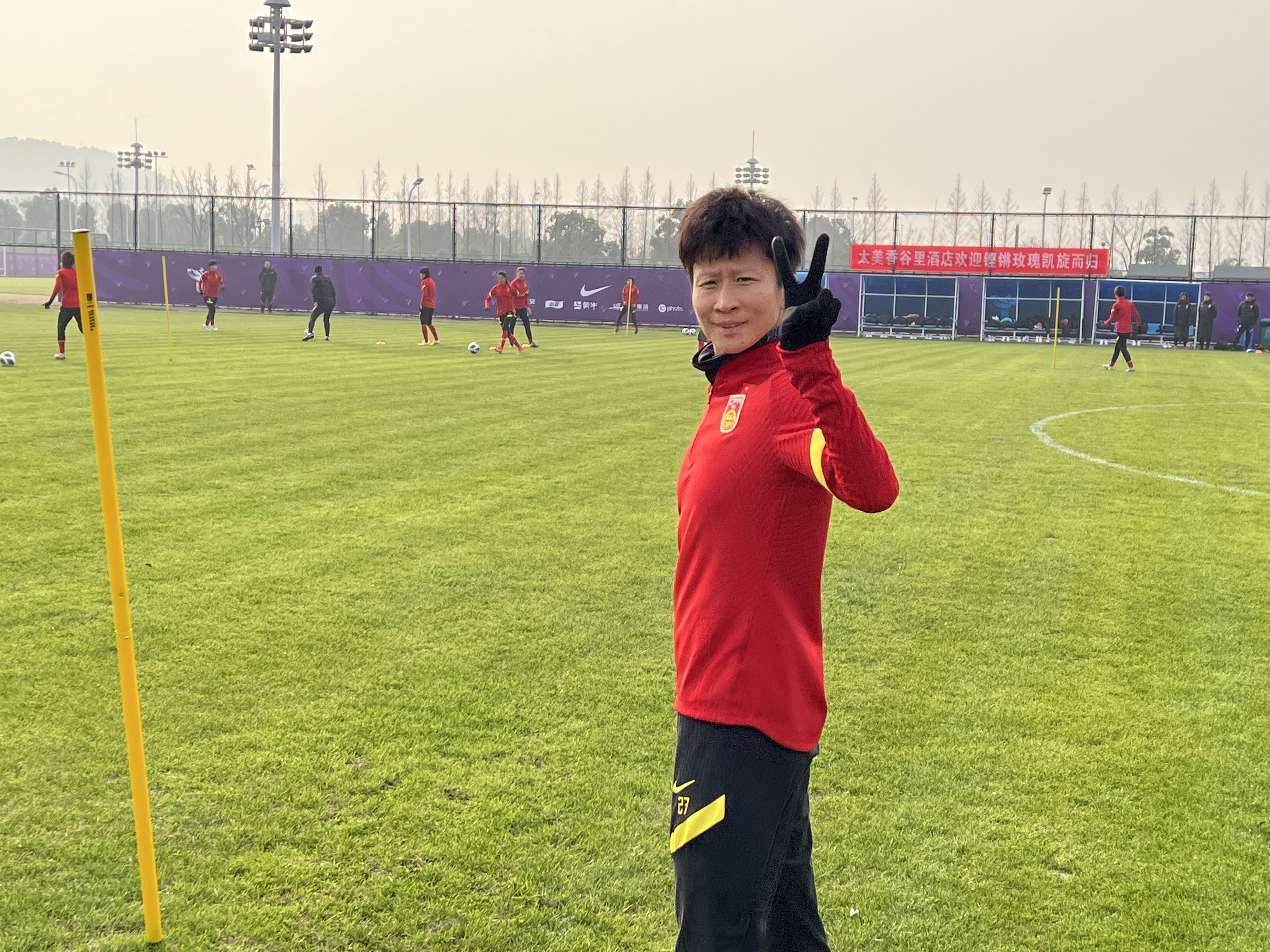 爱游戏体育-中国女足全力备战，迎难而上不怕挑战